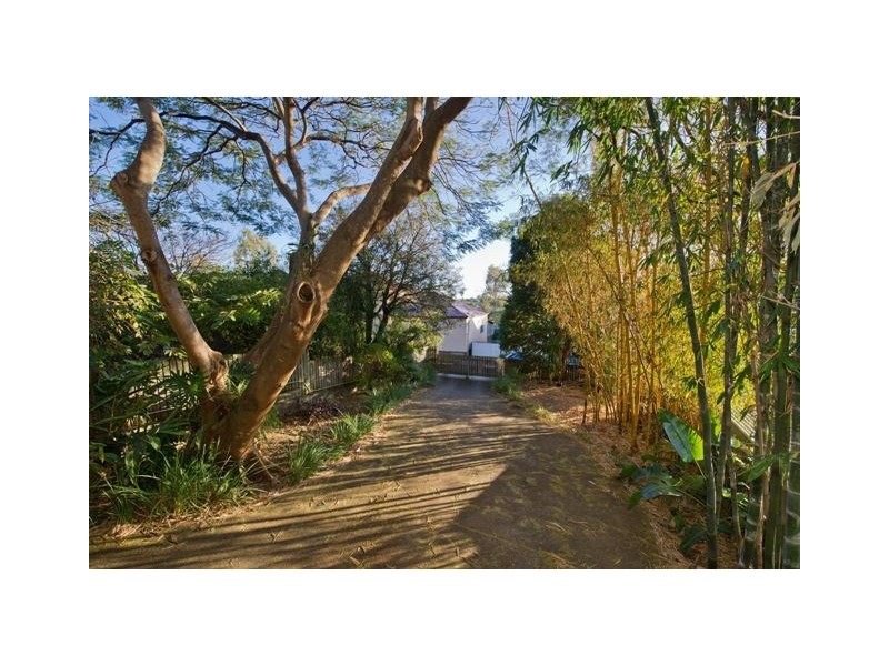 10 Emma Street, Milton QLD 4064