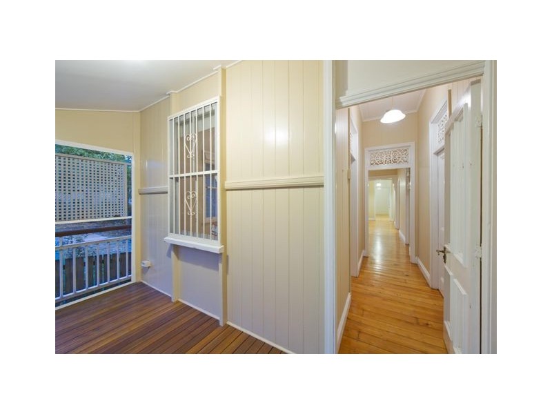 10 Emma Street, Milton QLD 4064