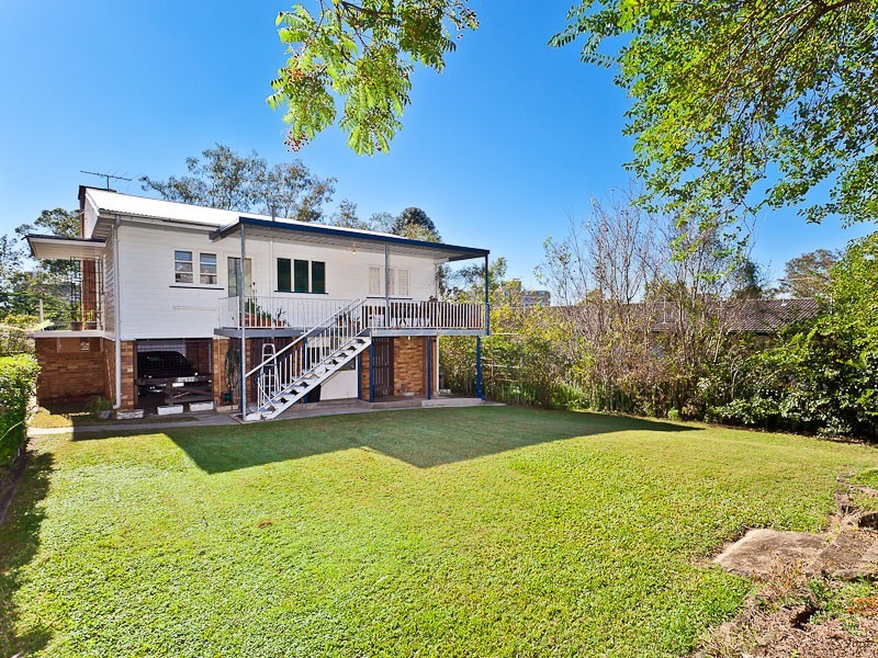 19 Sir Fred Schonell Drive, St Lucia QLD 4067