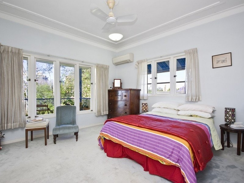 19 Sir Fred Schonell Drive, St Lucia QLD 4067