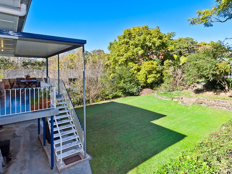 19 Sir Fred Schonell Drive, St Lucia QLD 4067