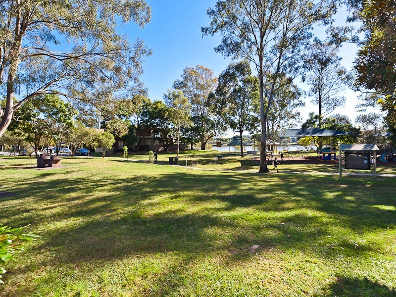 19 Sir Fred Schonell Drive, St Lucia QLD 4067