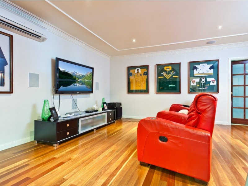 2 Samuel Place, Sinnamon Park QLD 4073