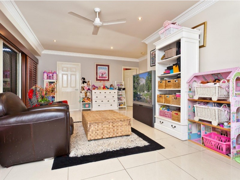 2 Samuel Place, Sinnamon Park QLD 4073