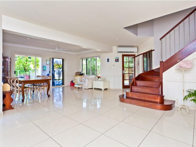 2 Samuel Place, Sinnamon Park QLD 4073