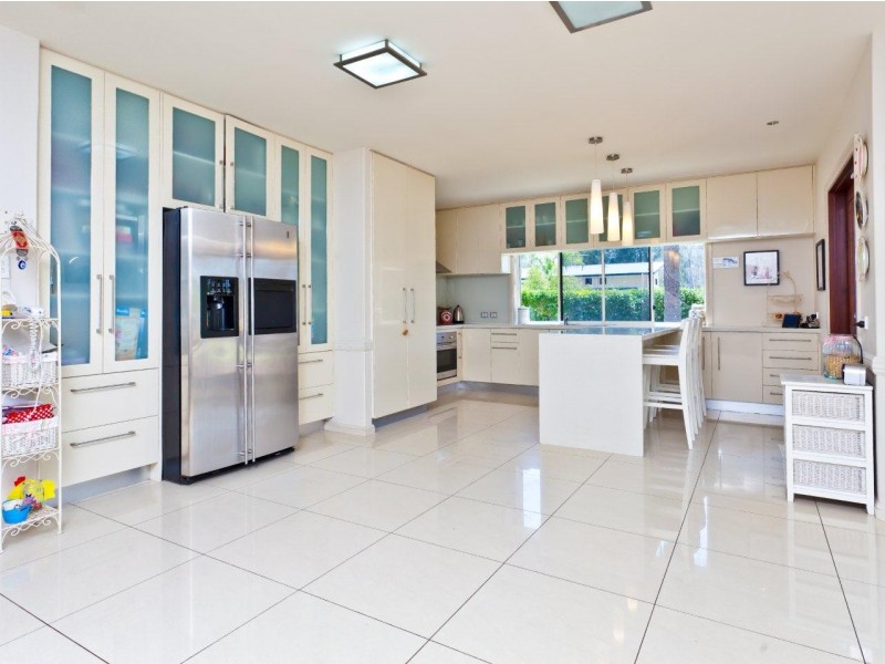 2 Samuel Place, Sinnamon Park QLD 4073