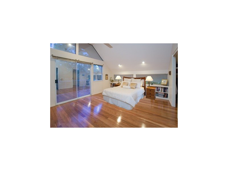 8 Satinwood Court, Bardon QLD 4065