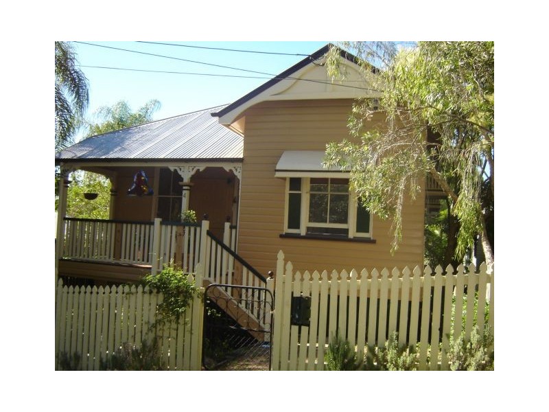 4 Armstrong Terrace, Paddington QLD 4064