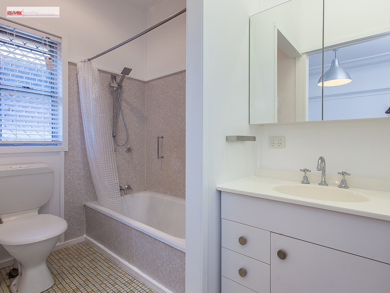 34 Barnett Road, Bardon QLD 4065