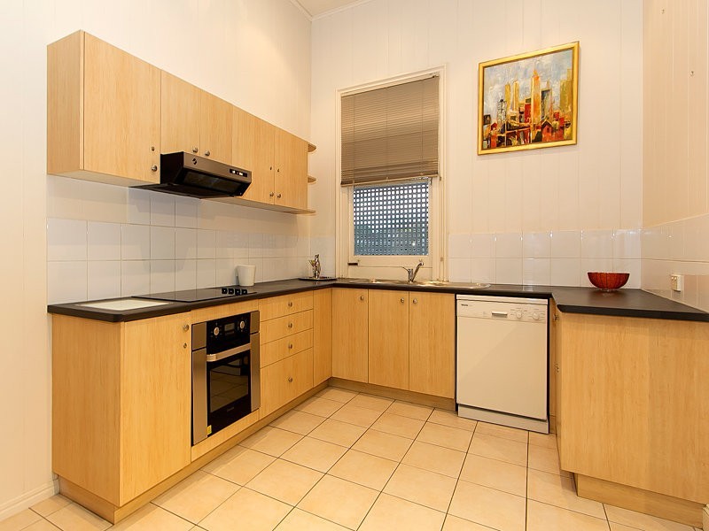 16 Fullerton Street, Red Hill QLD 4059