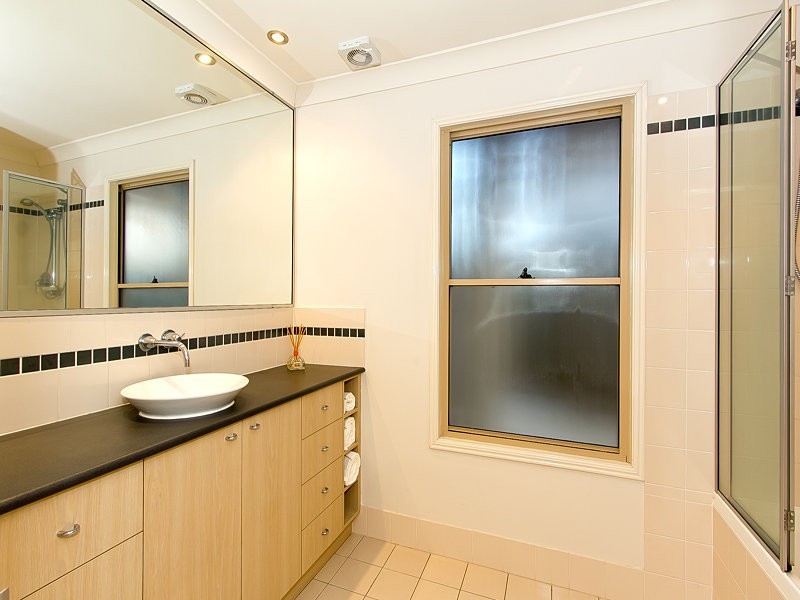 16 Fullerton Street, Red Hill QLD 4059