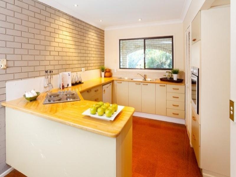 15 Robyn Street, Chapel Hill QLD 4069