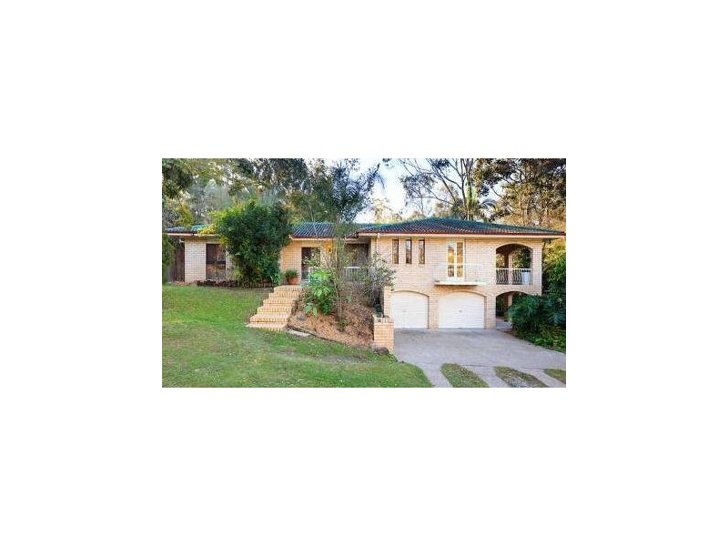 15 Robyn Street, Chapel Hill QLD 4069