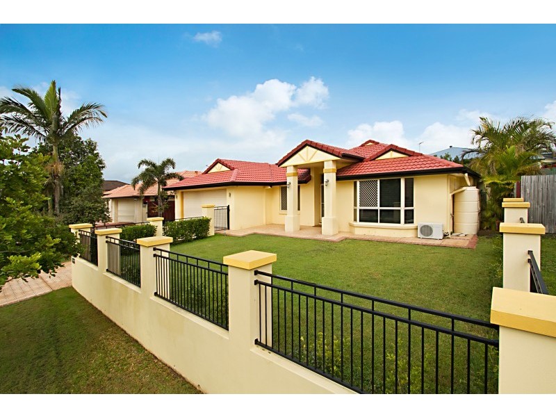 37 Lakeside Circut, Sinnamon Park QLD 4073
