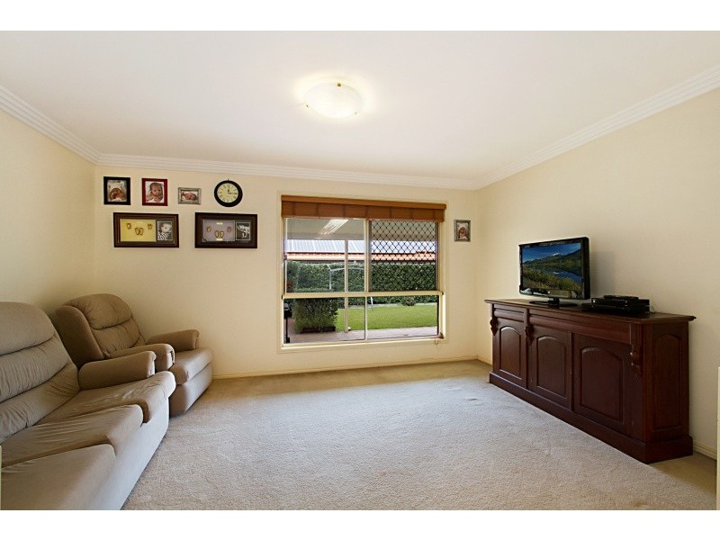 37 Lakeside Circut, Sinnamon Park QLD 4073