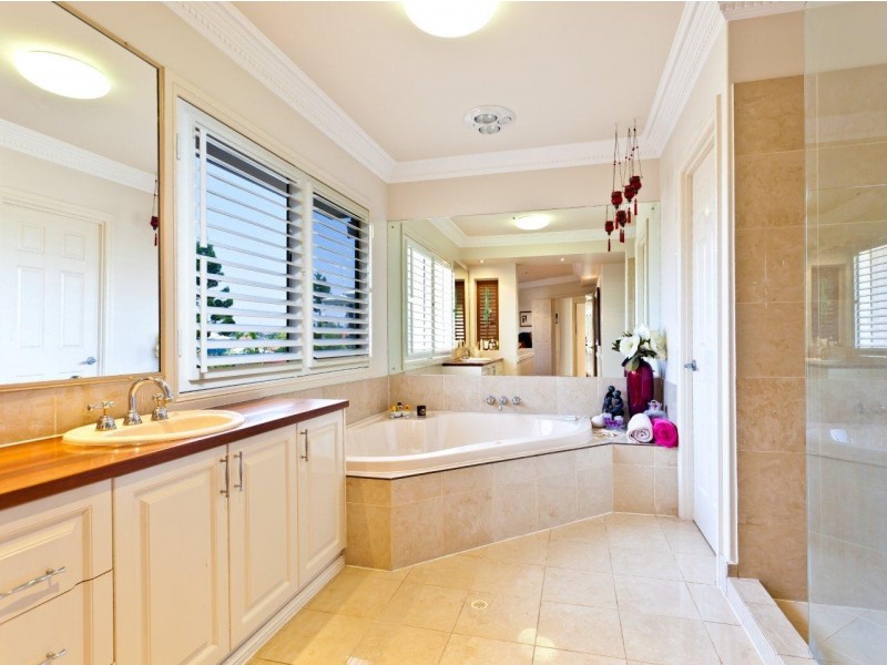 2 Samuel Place, Sinnamon Park QLD 4073