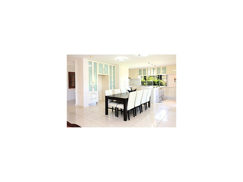 2 Samuel Place, Sinnamon Park QLD 4073