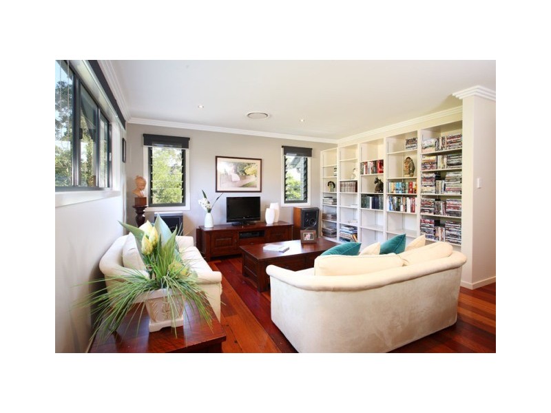 15 Amberelle Place, Chapel Hill QLD 4069