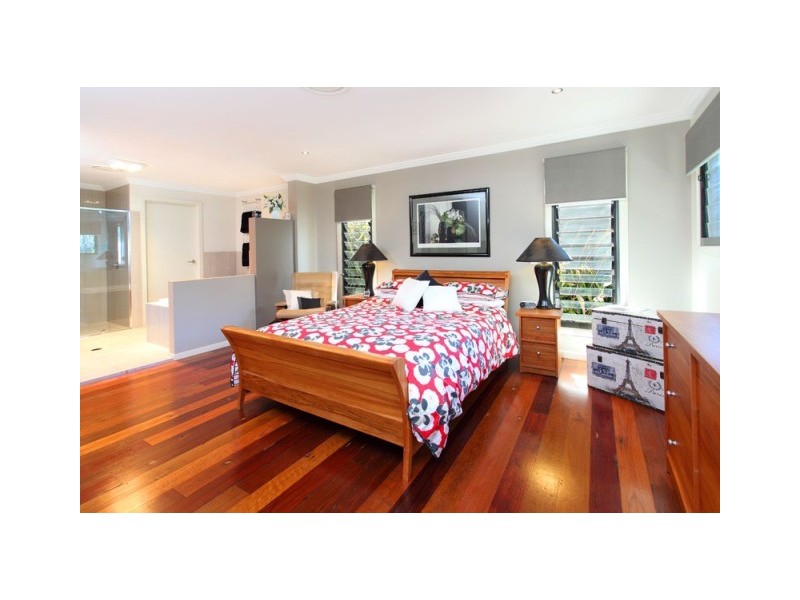 15 Amberelle Place, Chapel Hill QLD 4069
