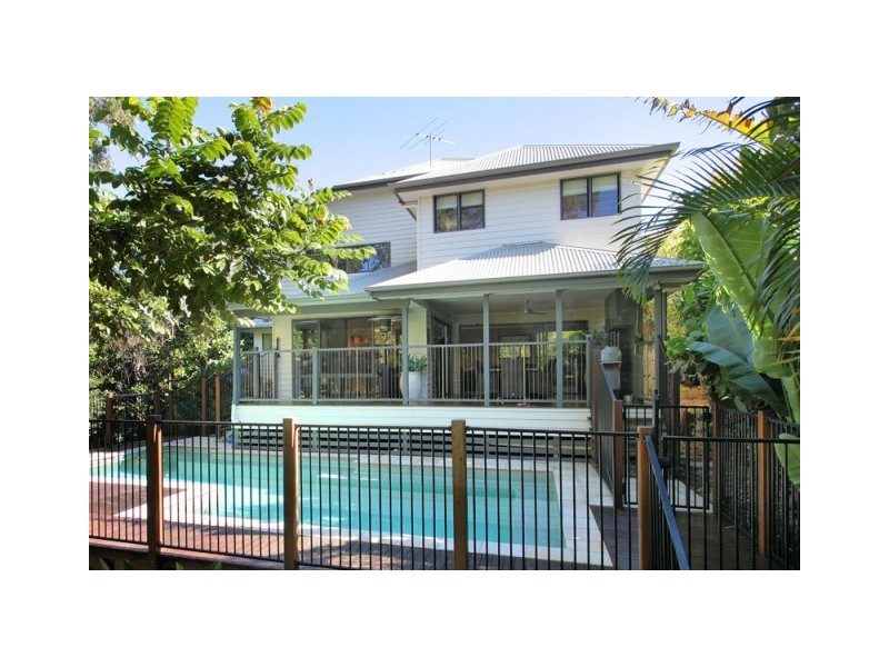 15 Amberelle Place, Chapel Hill QLD 4069