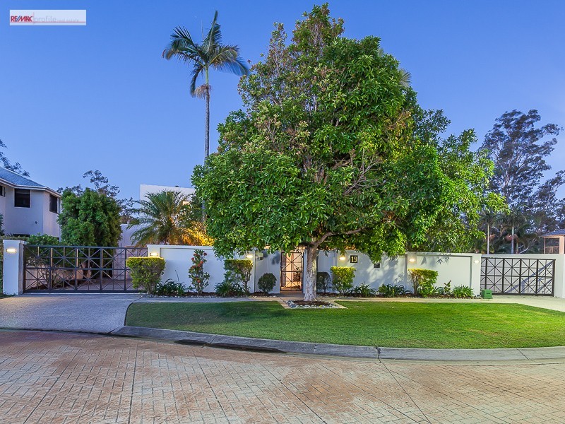 19 Samuel Place, Sinnamon Park QLD 4073