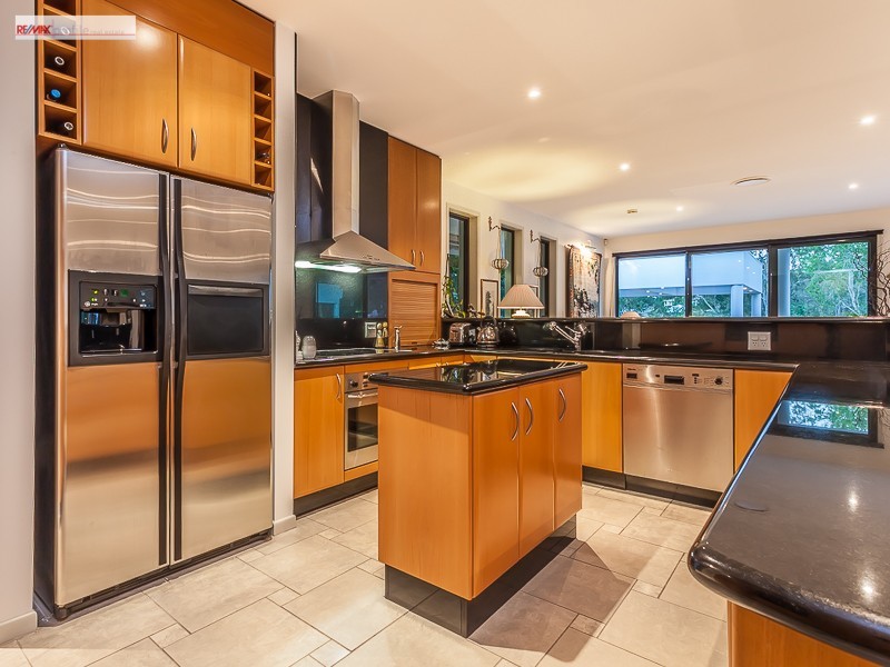 19 Samuel Place, Sinnamon Park QLD 4073