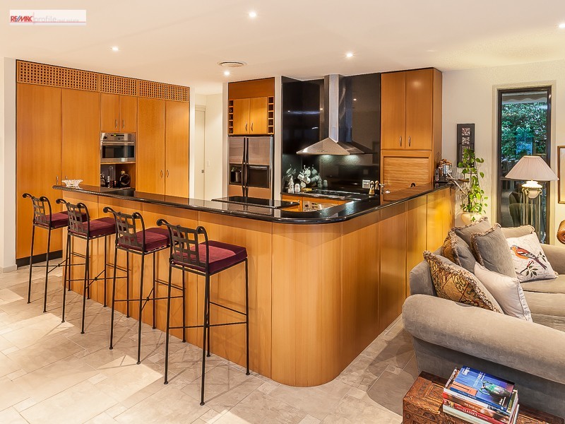 19 Samuel Place, Sinnamon Park QLD 4073