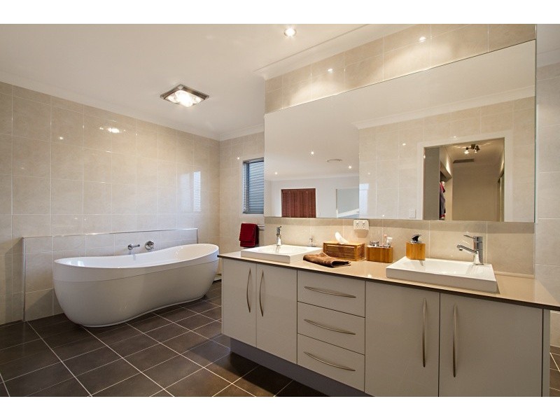 43 Condamine Drive, Sinnamon Park QLD 4073