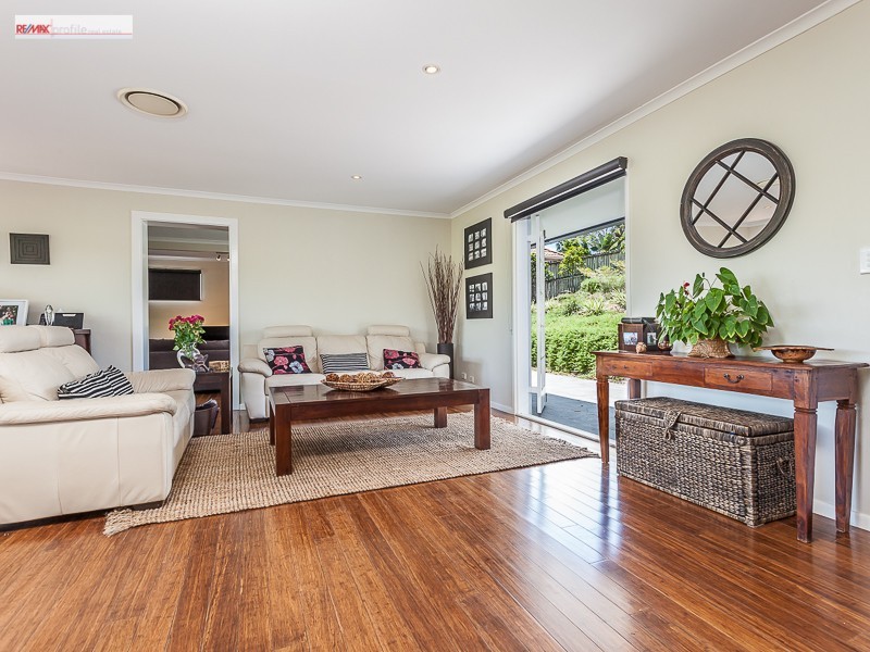 162 Sunset Road, Kenmore QLD 4069