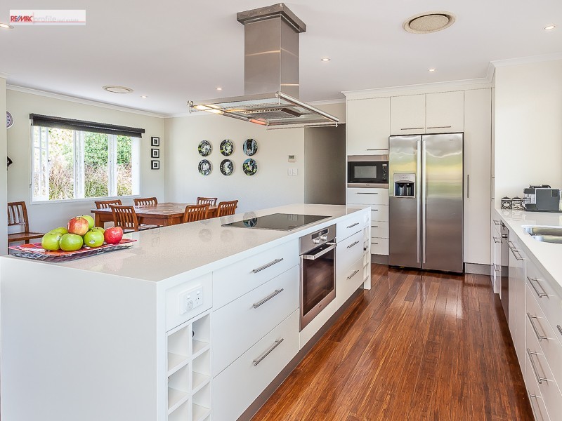 162 Sunset Road, Kenmore QLD 4069