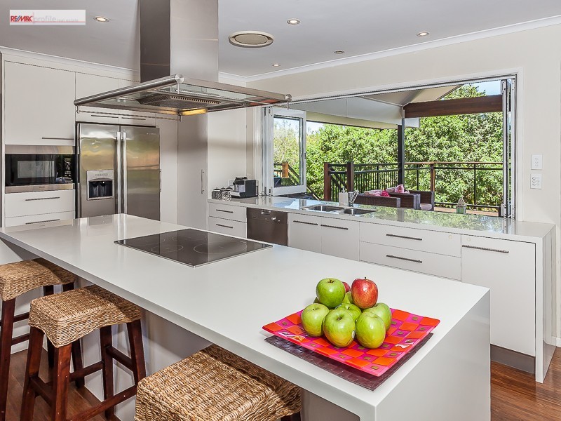 162 Sunset Road, Kenmore QLD 4069