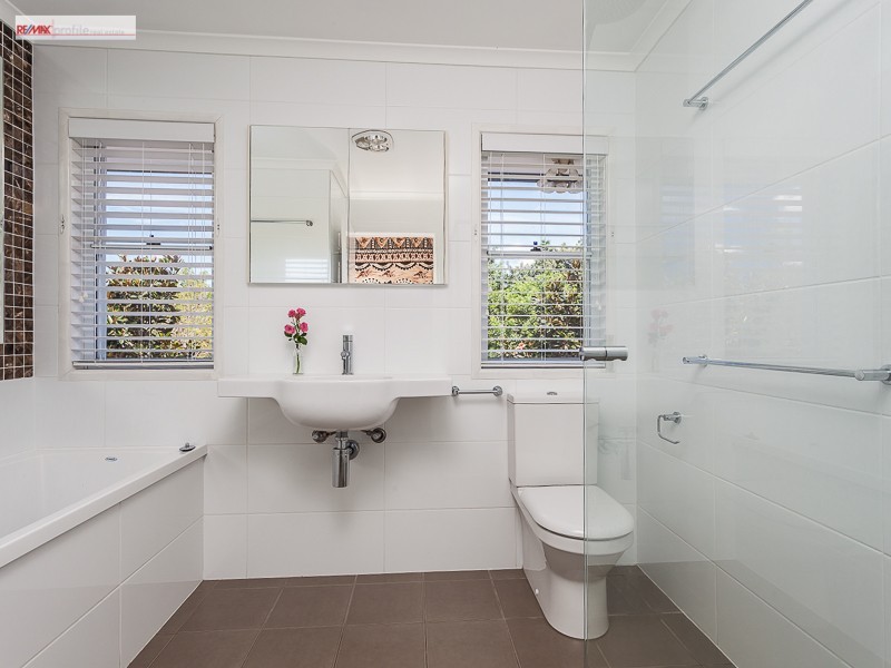 162 Sunset Road, Kenmore QLD 4069