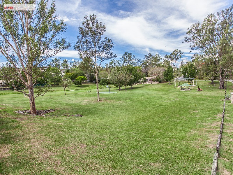 162 Sunset Road, Kenmore QLD 4069