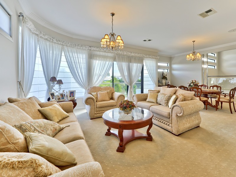 63 Condamine Place, Sinnamon Park QLD 4073