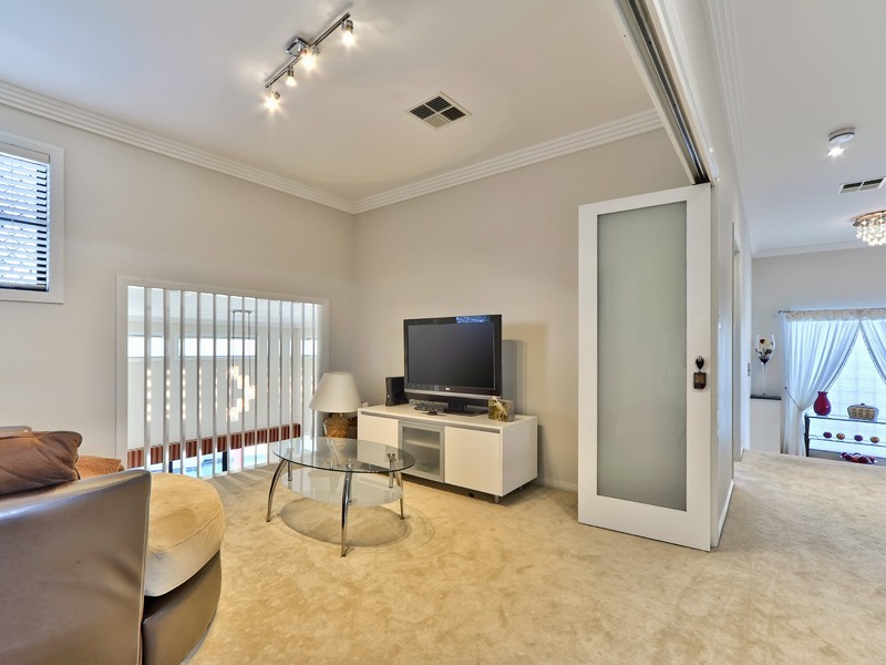 63 Condamine Place, Sinnamon Park QLD 4073