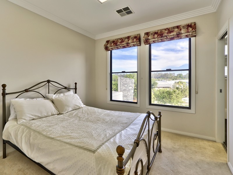 63 Condamine Place, Sinnamon Park QLD 4073