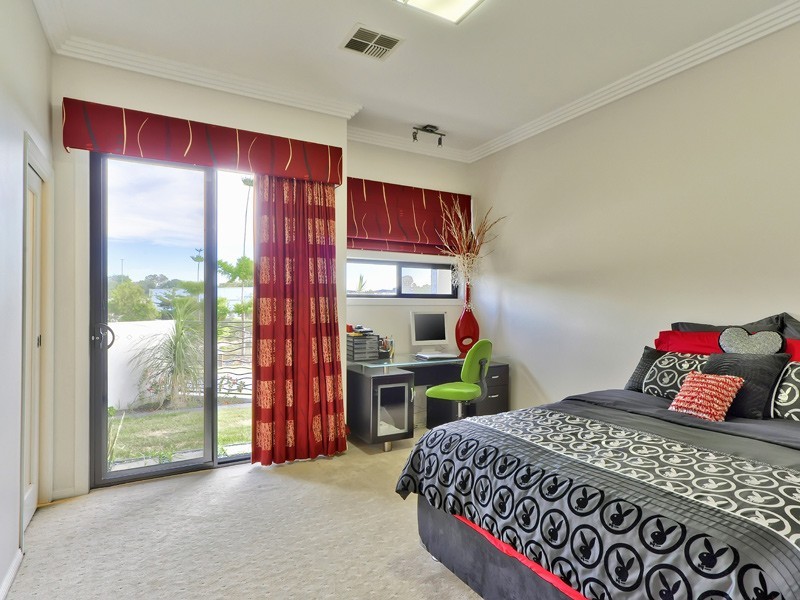 63 Condamine Place, Sinnamon Park QLD 4073