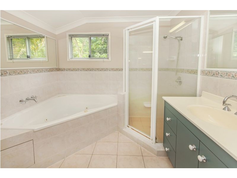 25 Shannan Place, Kenmore Hills QLD 4069