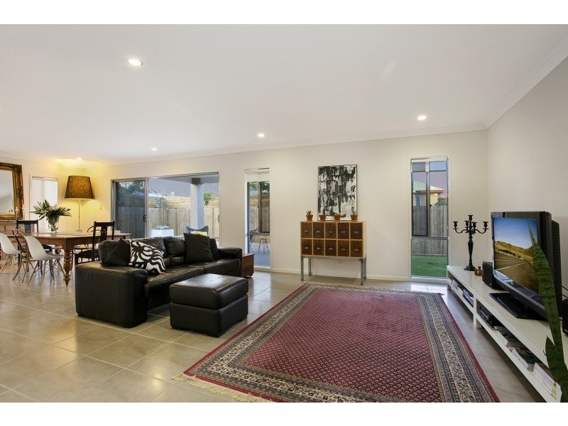 4 Erroll Street, Graceville QLD 4075