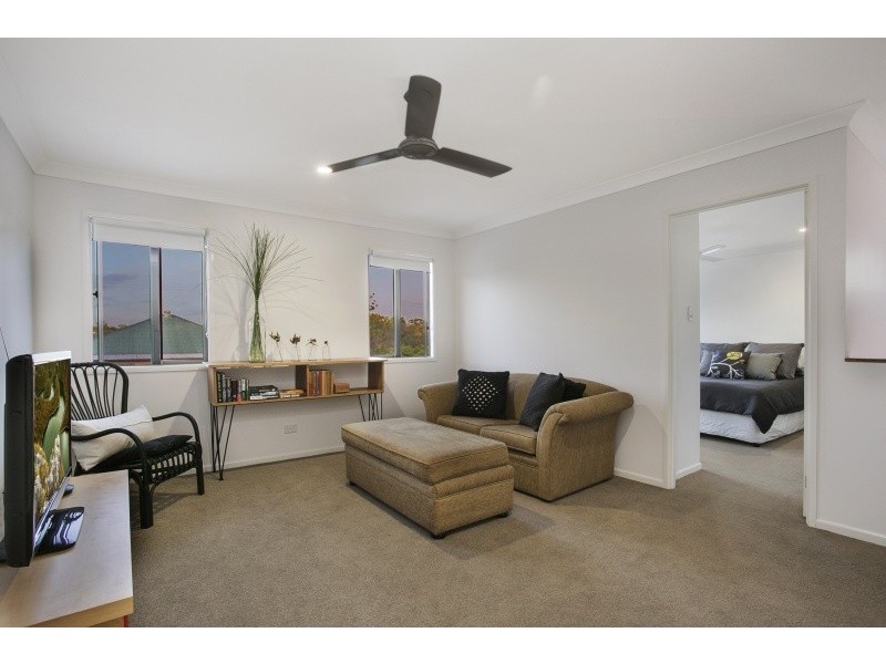 4 Erroll Street, Graceville QLD 4075