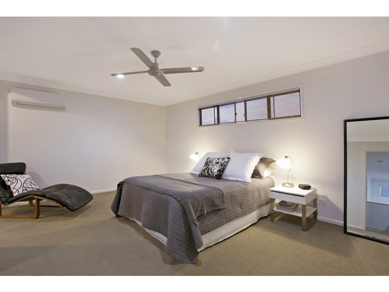 4 Erroll Street, Graceville QLD 4075