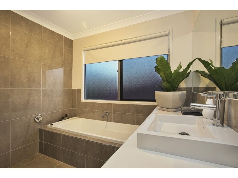 4 Erroll Street, Graceville QLD 4075