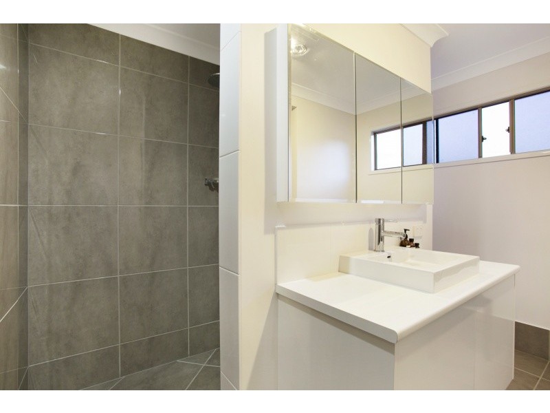 4 Erroll Street, Graceville QLD 4075