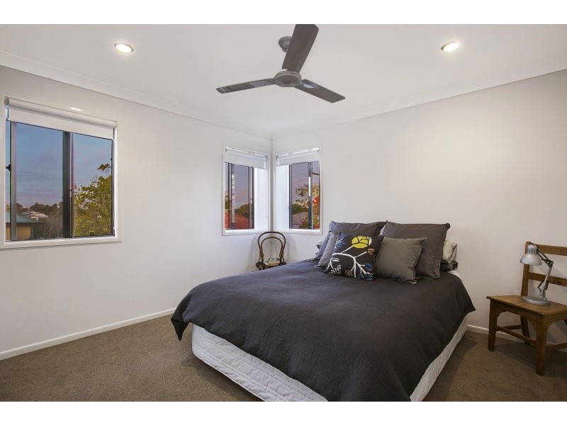 4 Erroll Street, Graceville QLD 4075