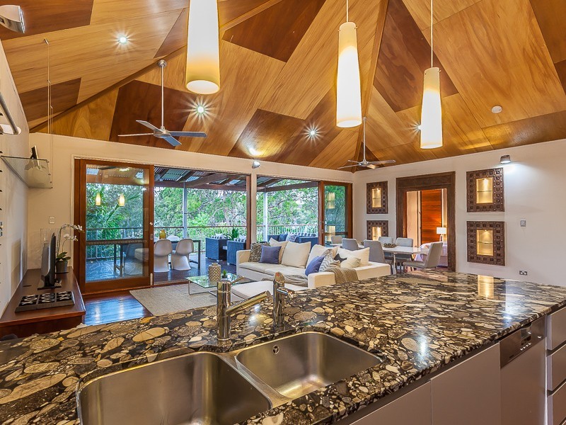 10 Vista Street, Bardon QLD 4065