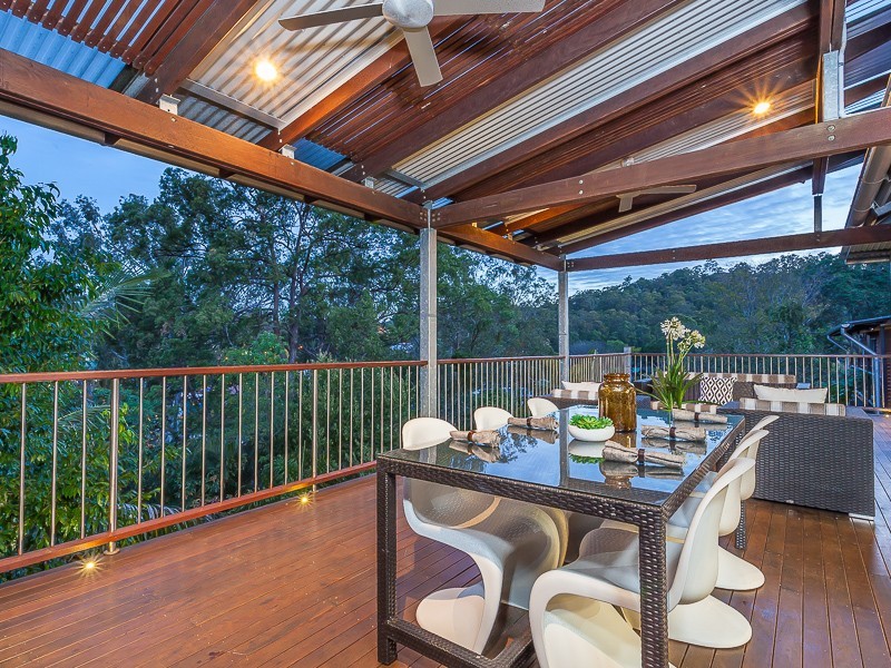 10 Vista Street, Bardon QLD 4065