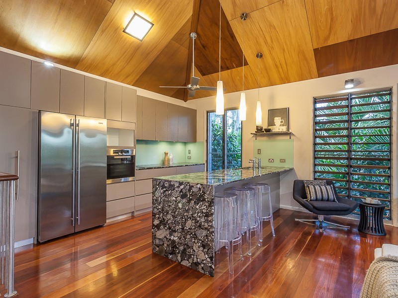 10 Vista Street, Bardon QLD 4065