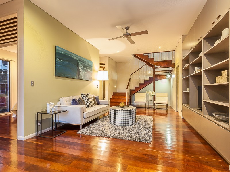 10 Vista Street, Bardon QLD 4065