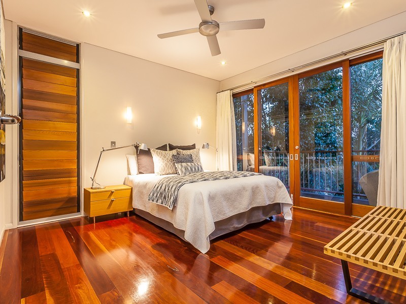 10 Vista Street, Bardon QLD 4065