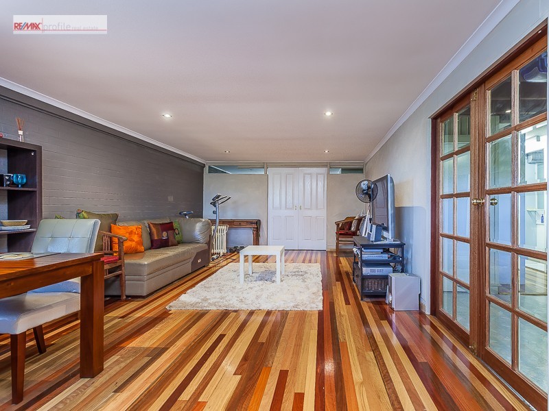 13 Dumfries Street, Kenmore QLD 4069